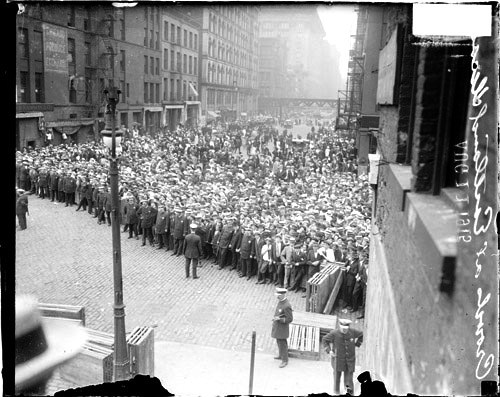Eastland Disaster, Crowd 2